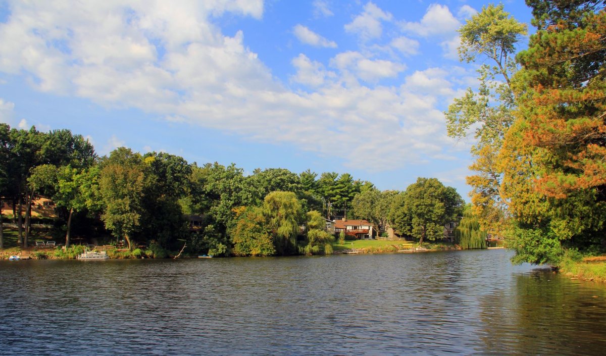 Woods Creek, IL - Lake in the Hills, Illinois - Wikipedia